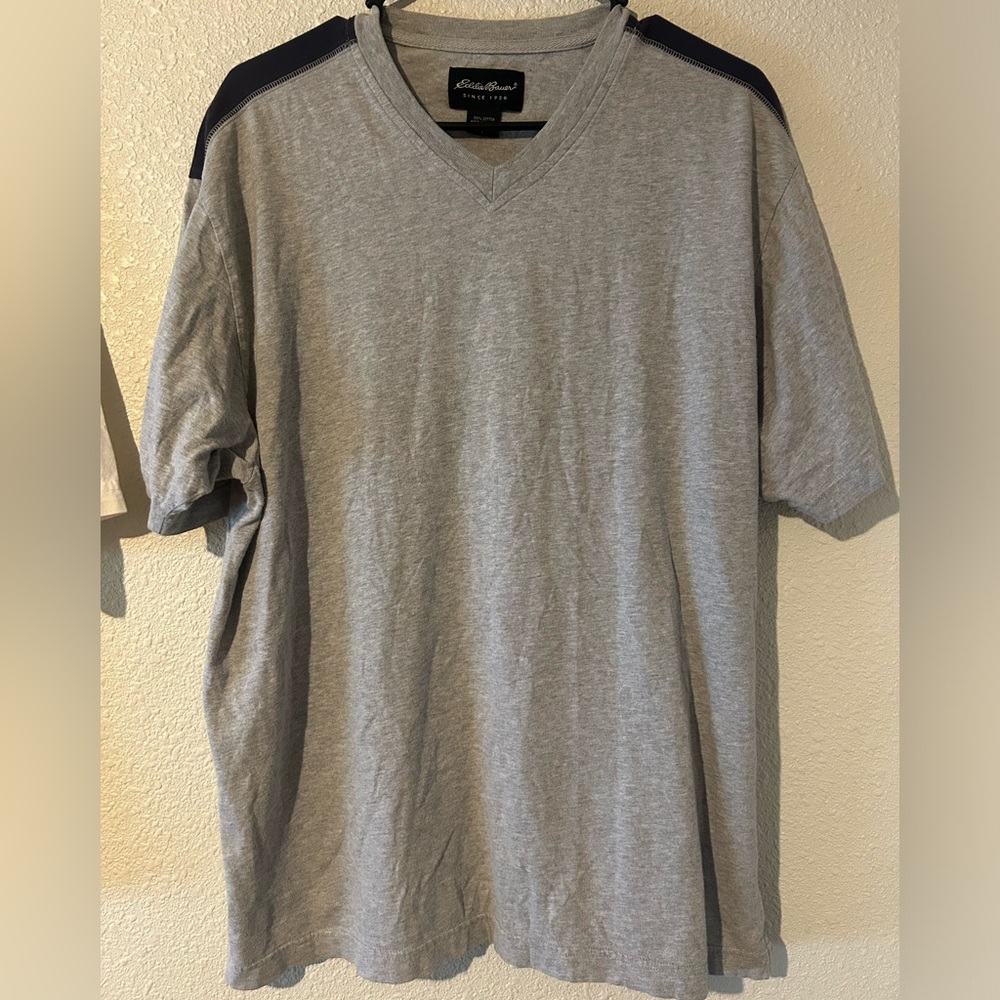eddie bauer grey v neck t shirt large men’s